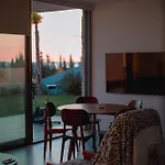 Escape By Form 1 דרמי